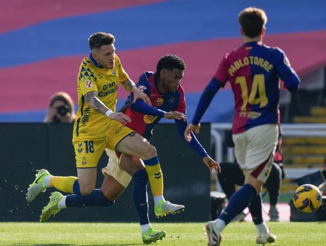 乌拉圭险胜巴萨,萨内制霸全场 乌拉圭险胜巴萨,萨内制霸全场