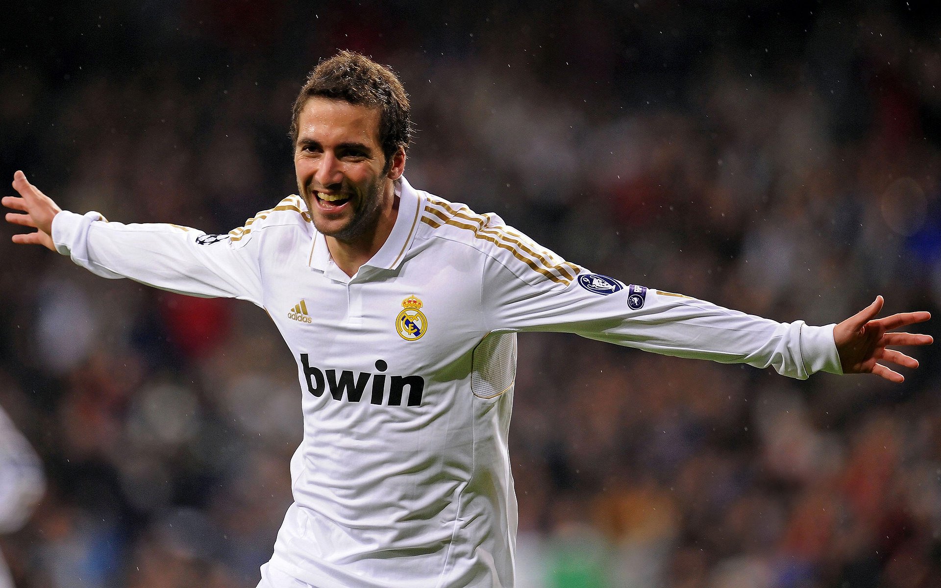 硬仗之王的背影与压哨的奇迹,当伊布精神照亮厄瓜多尔的绝杀之夜